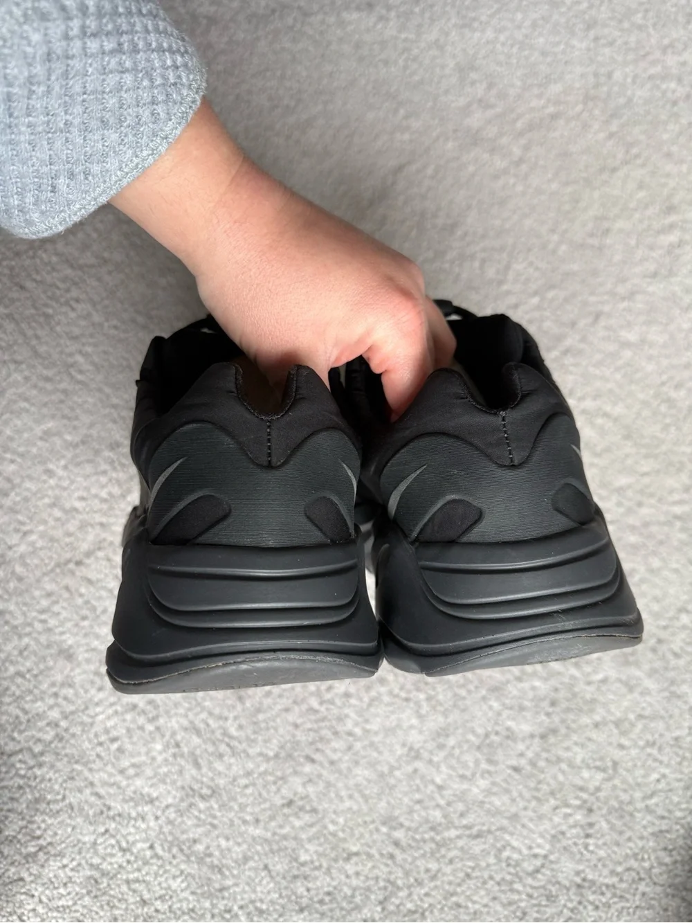 Yeezy 700 MNVN Triple Black - Picture 5 of 6
